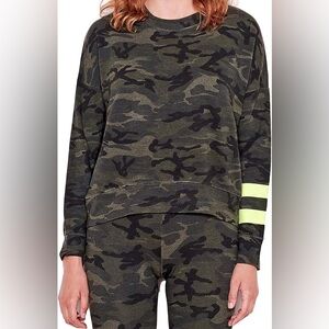 Sundry Olive Camouflage Top with Neon Accent Size 1 Small Camo